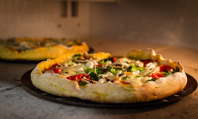 3 grunde til, hvorfor du har brug for en pizzaovn, og hvordan du vælger den bedste for dig